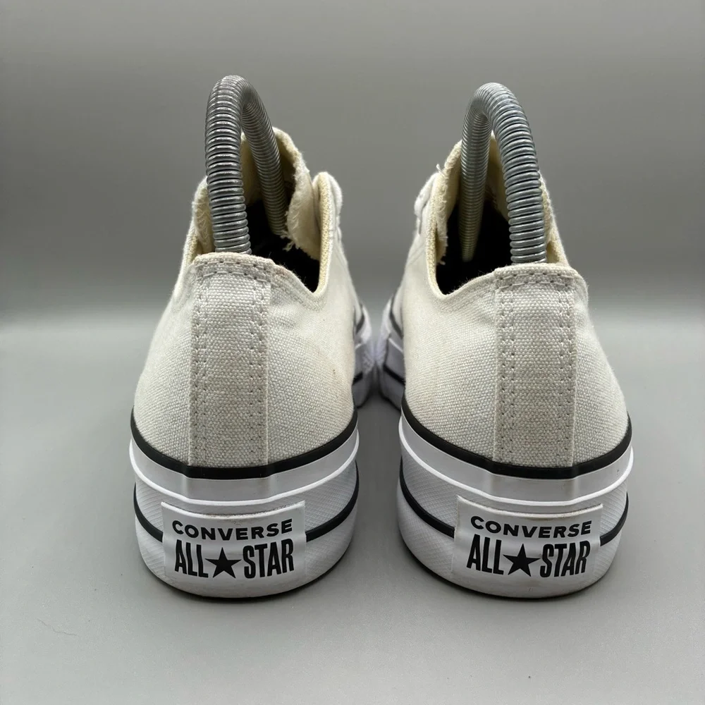 Converse Chuck Taylor All Star Lift Platform Women’s 7 White Sneakers 560251F